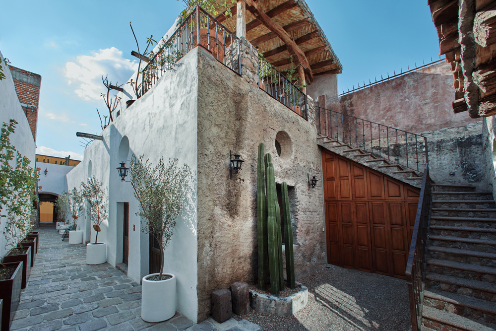 MESON HIDALGO Courtyard